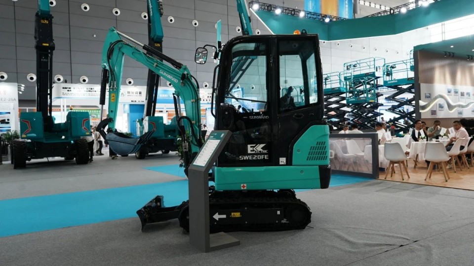 2025 CICEE | 从简单工具迈向多元化解决计划，，，，，，，壹定发智能泛起非凡挖掘机风范