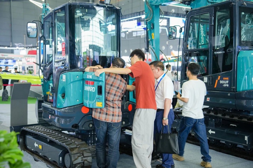2025 CICEE | 从简单工具迈向多元化解决计划，，，，，，，壹定发智能泛起非凡挖掘机风范