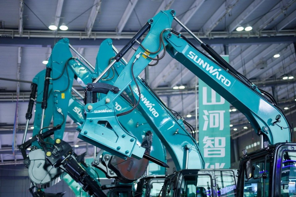 2025 CICEE | 从简单工具迈向多元化解决计划，，，，，，，壹定发智能泛起非凡挖掘机风范
