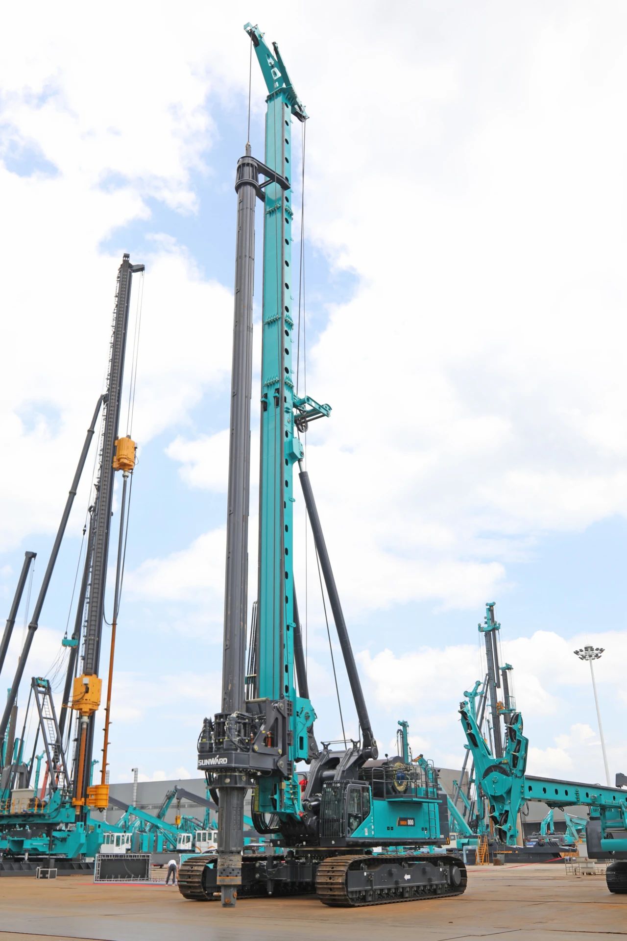 “破纪录王者”再出征！壹定发智能SWDM800旋挖钻机乐成交机