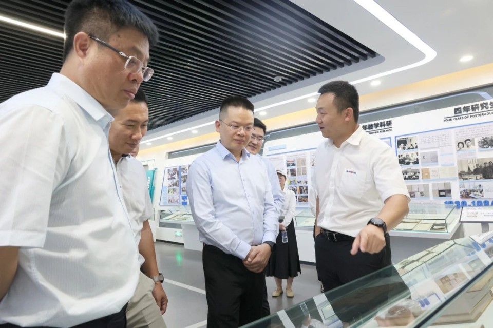 共商相助，，，，，，，建华控股有限公司董事长汪贵华到访壹定发智能