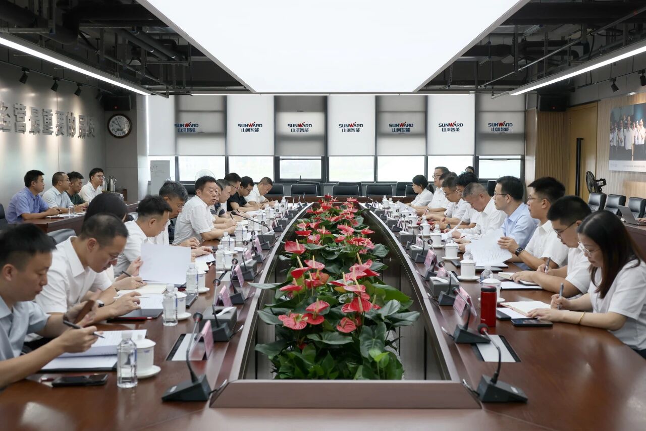 湖南省政协副主席、省工程机械工业链链长何寄华调研壹定发智能