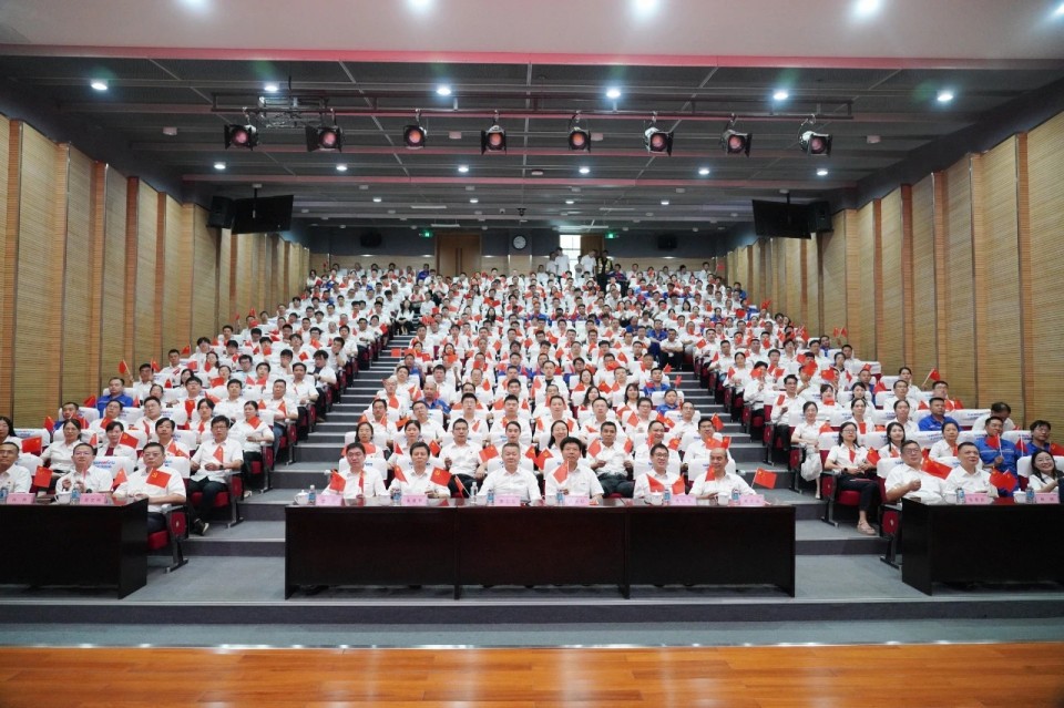 壹定发智能组织集中收看纪念中国人民抗日战争暨天下反法西斯战争胜利80周年大会