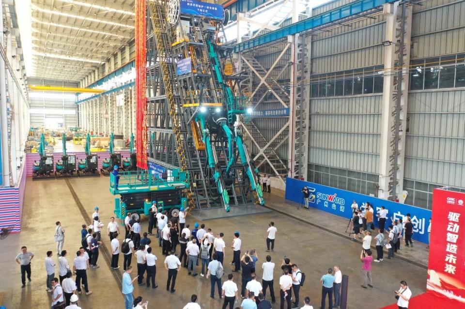 斜井开挖钻护一体化妆备乐成下线，，，，实现地下工程装备重大突破