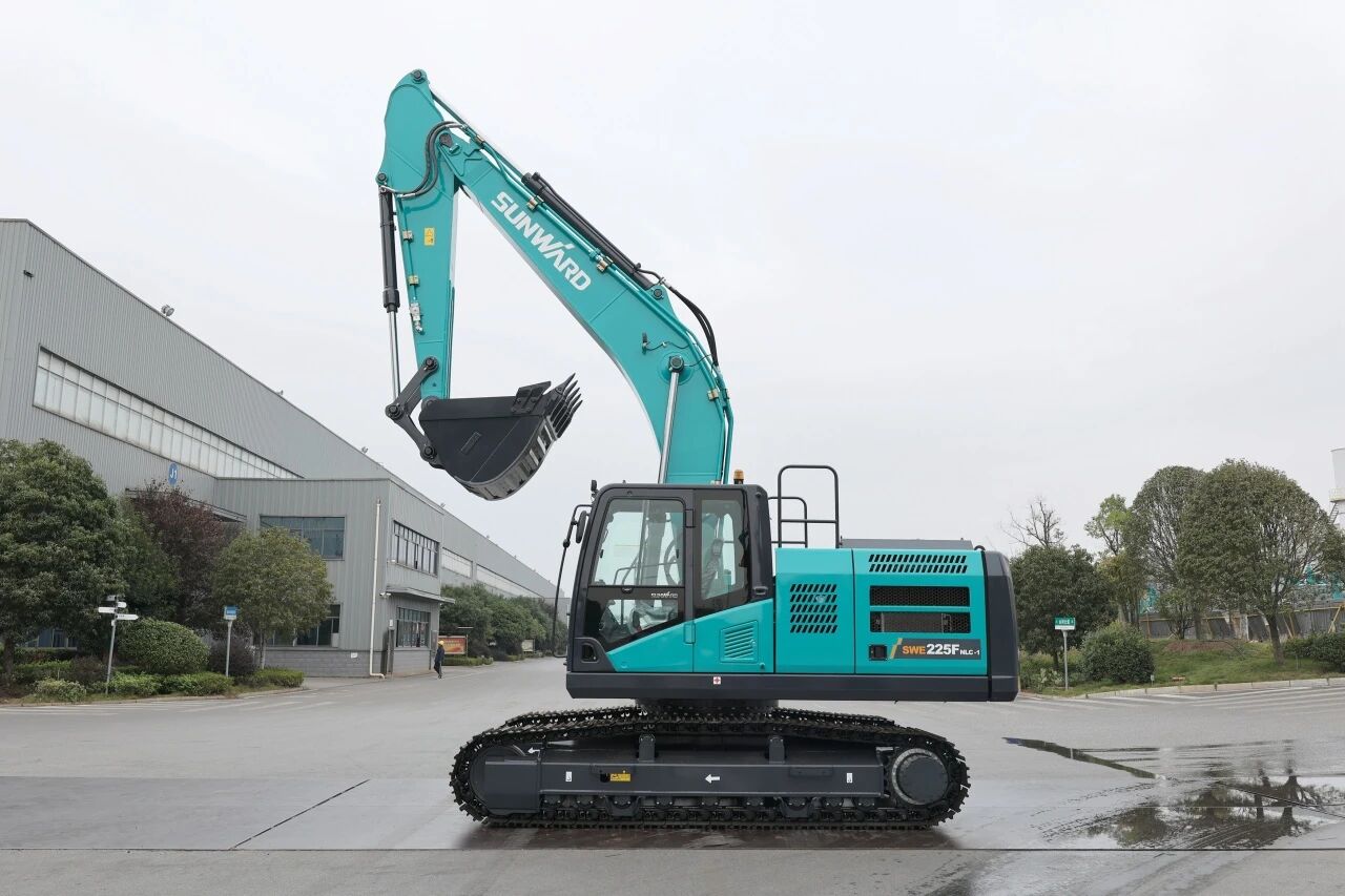 “双子星”闪灼！壹定发智能两款履带式液压挖掘机乐成下线