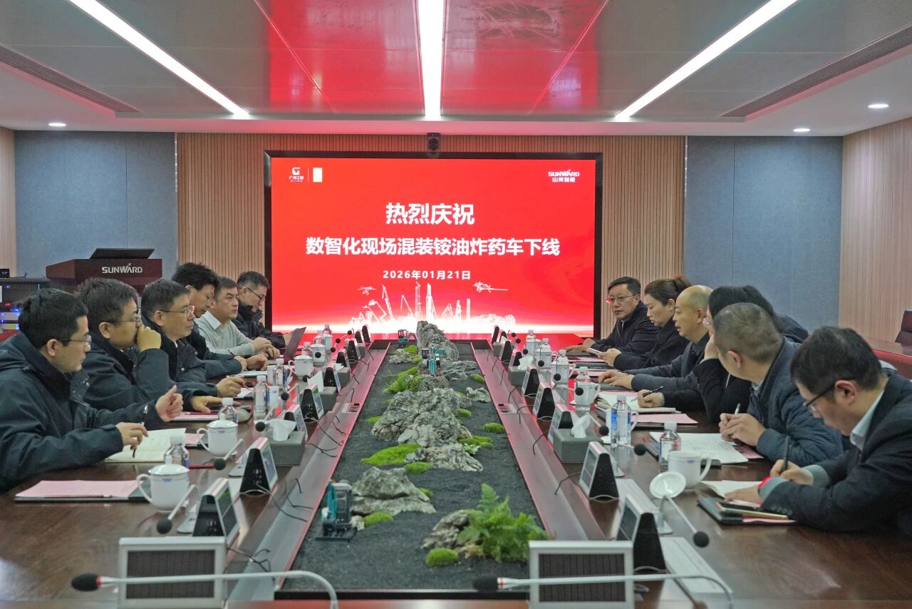 数智化现场混装铵油炸药车下线！壹定发智能与易普力携手共筑智能矿山新篇章