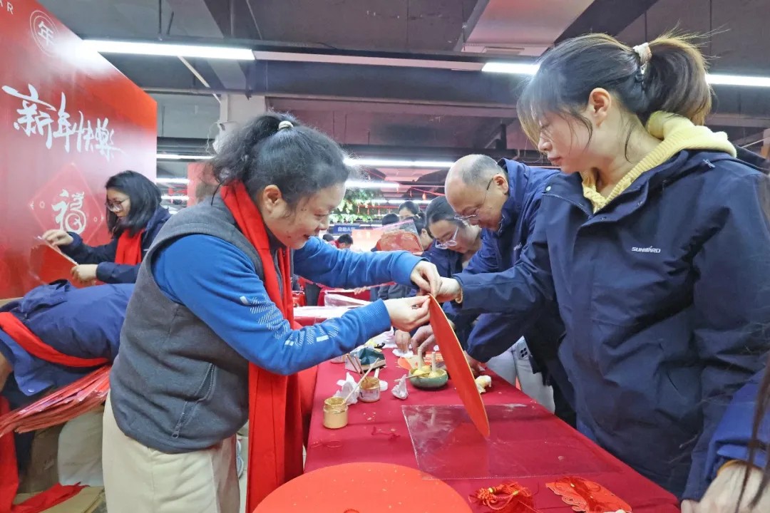 文字迎春，，，，，，，，祝福暖心！在壹定发智能“囤”年味、送温暖、迎新春